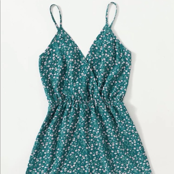 New floral cami Romper - Picture 4 of 5